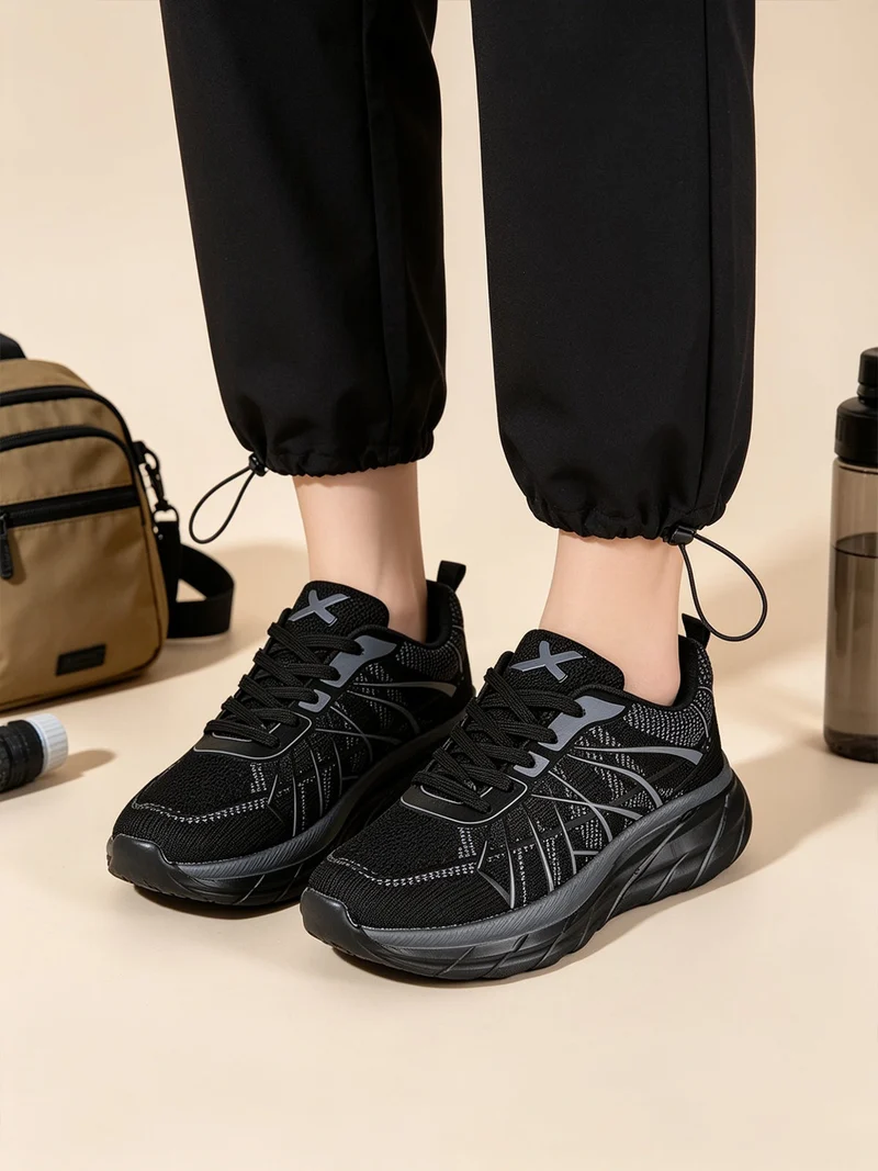 Sneakers sportive da donna stringate - nero