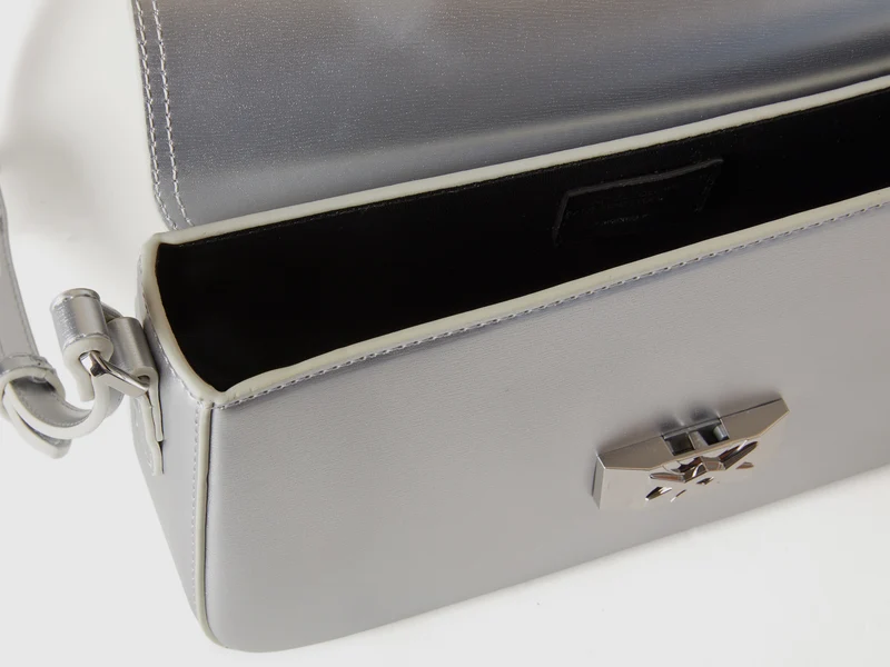 Baguette-Tasche aus Lackleder