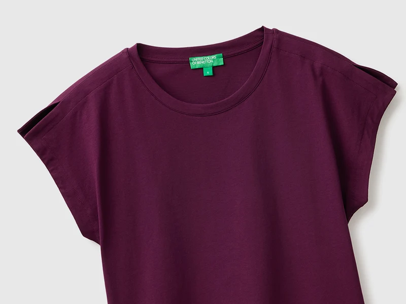 T-Shirt mit Schlitzen am Ärmel