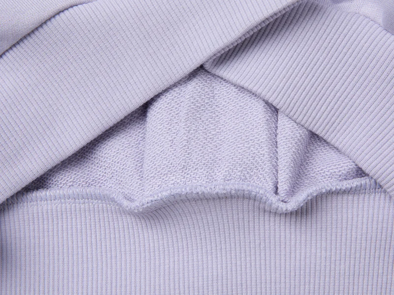 Geschlossenes Sweatshirt aus 100% Baumwolle
