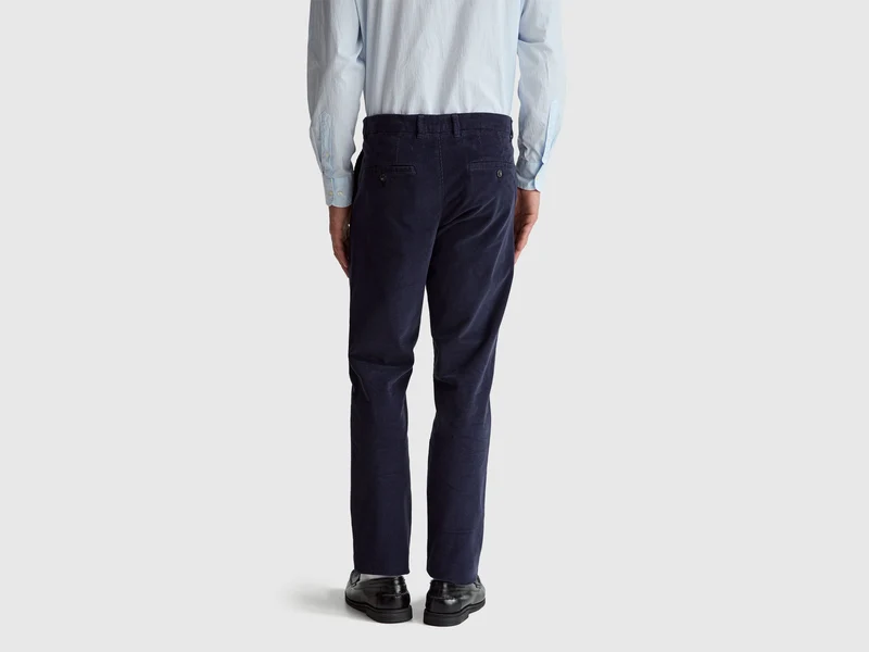 Slim Fit Hose aus Stretchsamt