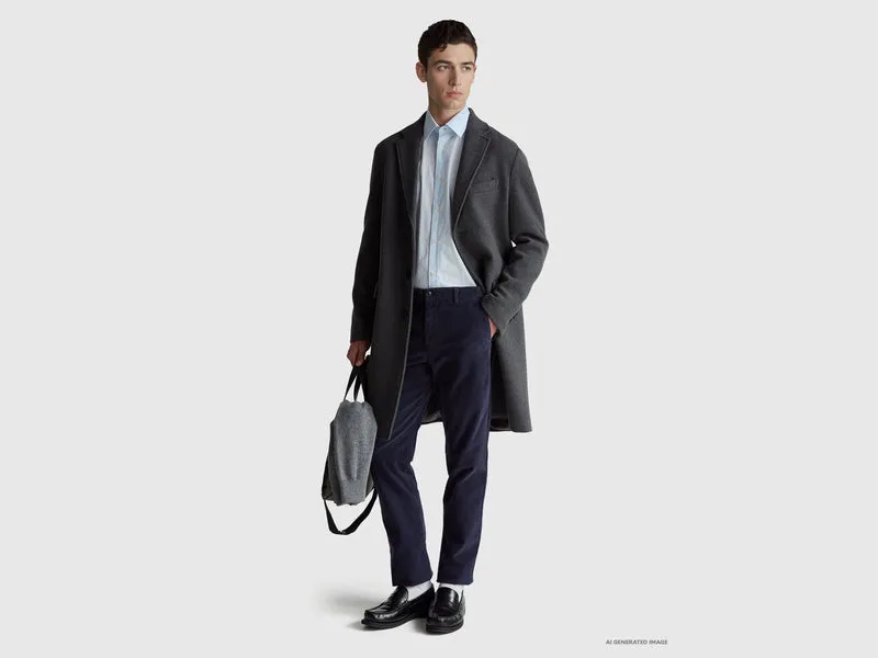 Slim Fit Hose aus Stretchsamt