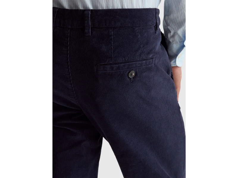 Slim Fit Hose aus Stretchsamt