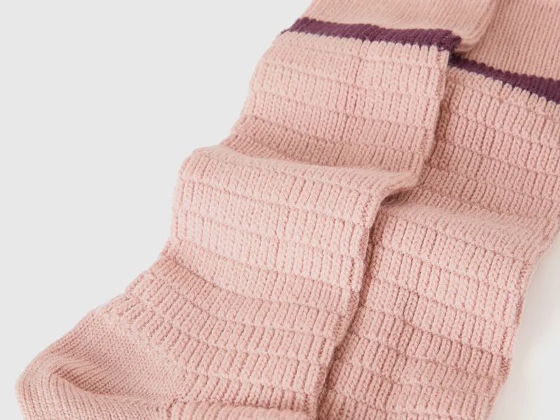 Socken mit kontrastierendem Streifen