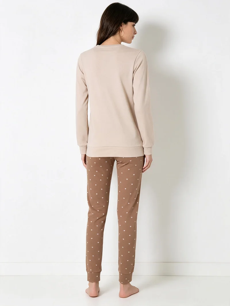 Pigiama lungo da donna in cotone interlock con pantaloni a cuori - sabbia