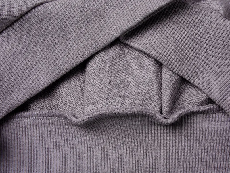 Geschlossenes Sweatshirt aus 100% Baumwolle