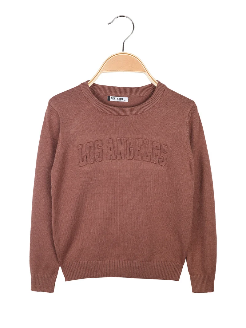 Pullover da bambino in maglia con scritta in rilievo - marrone