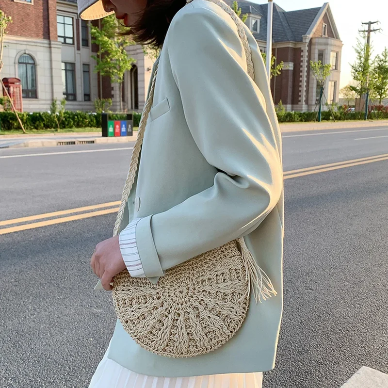 Boho Halbmond Tasche | Handgewebte Stroh Schultertasche | Sommerlich & Leicht | Mit Quasten