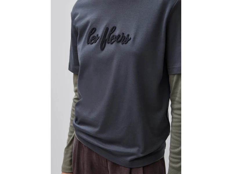Übergroßes T-Shirt mit Stickerei
