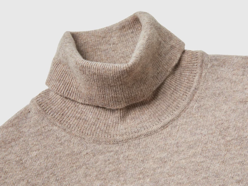 Taubengrauer melierter Rollkragenpullover aus reiner Merinowolle