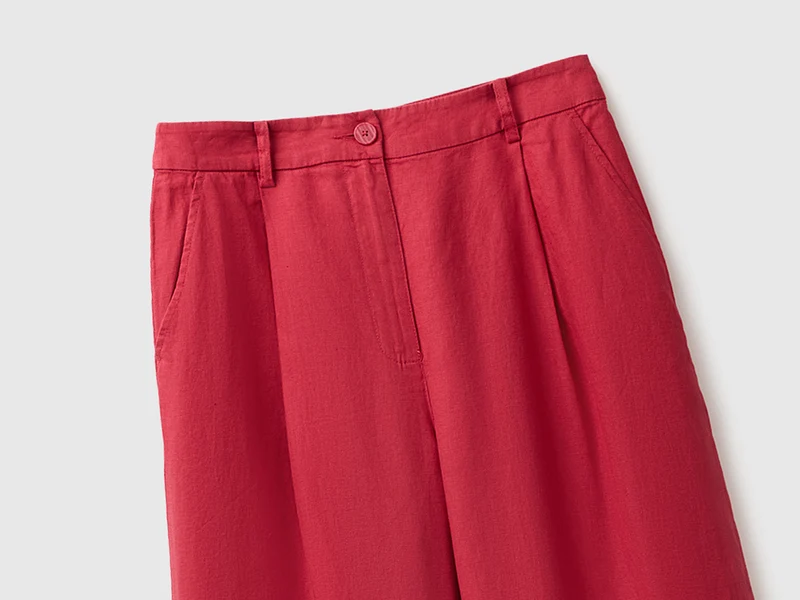 Hochgeschnittene Hose aus reinem Leinen