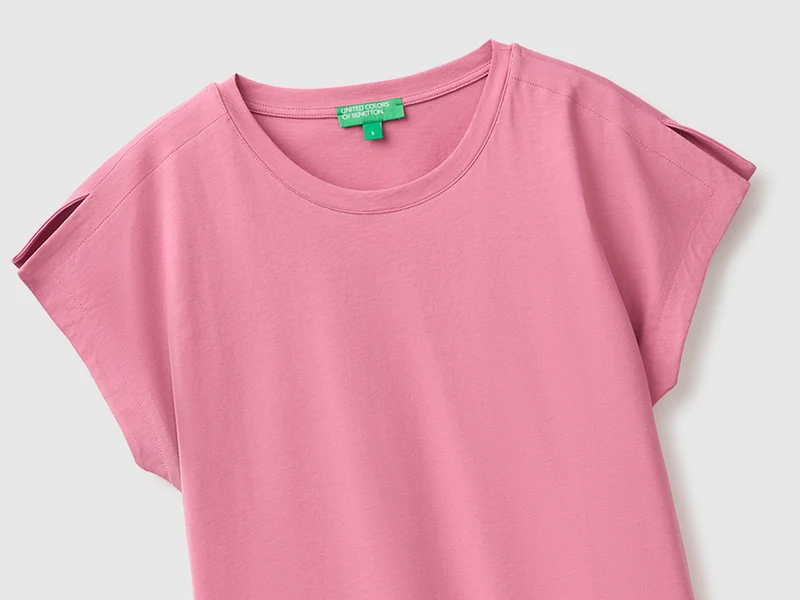 T-Shirt mit Schlitzen am Ärmel