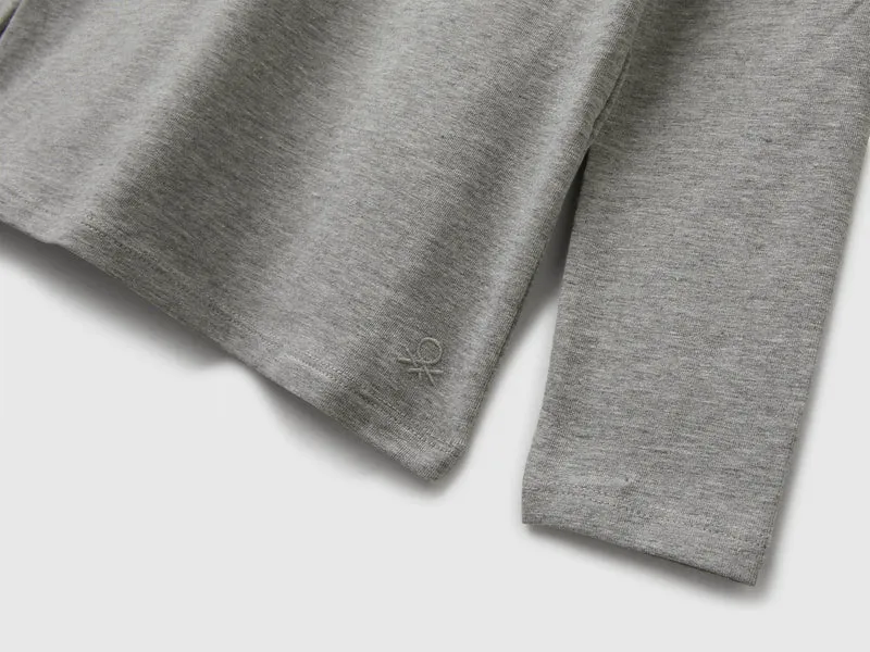 Stretch-T-Shirt mit hohem Halsausschnitt