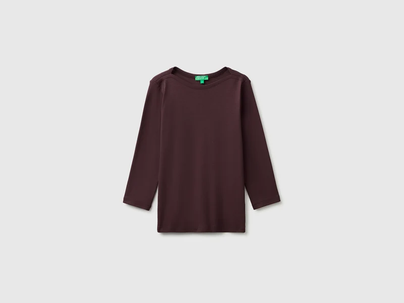 Schmal geschnittenes T-Shirt mit U-Boot-Ausschnitt