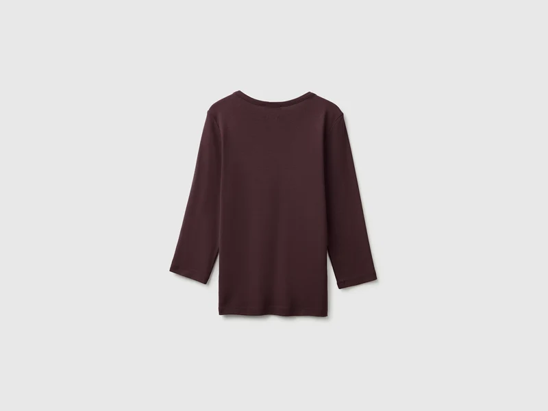 Schmal geschnittenes T-Shirt mit U-Boot-Ausschnitt