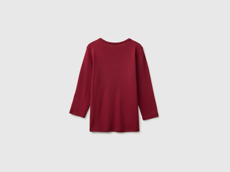 Schmal geschnittenes T-Shirt mit U-Boot-Ausschnitt