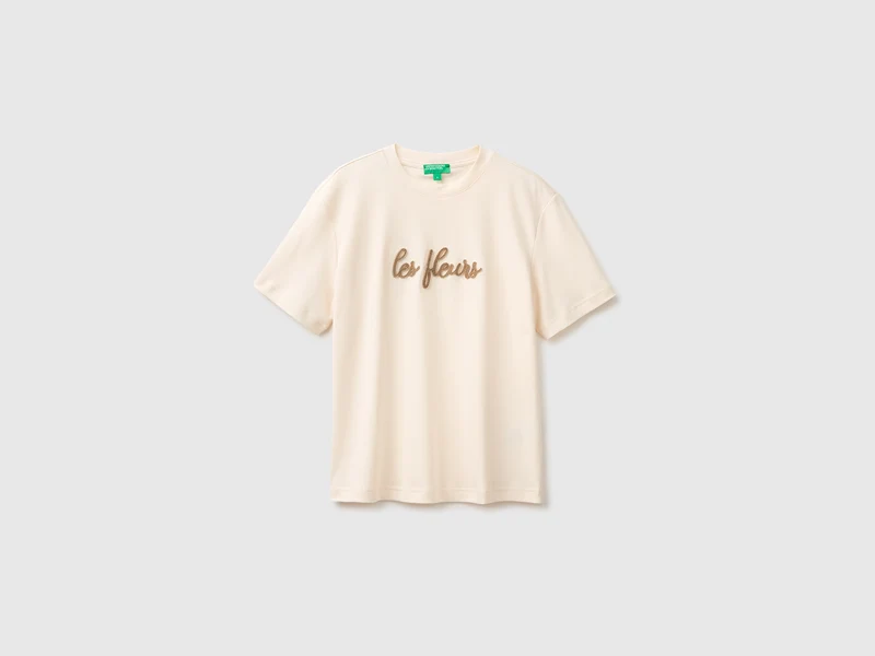 Übergroßes T-Shirt mit Stickerei