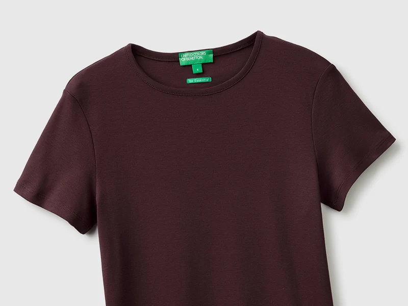 Schmal geschnittenes T-Shirt mit Rundhalsausschnitt