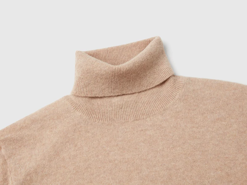 Beiger Rollkragenpullover aus reiner Merinowolle
