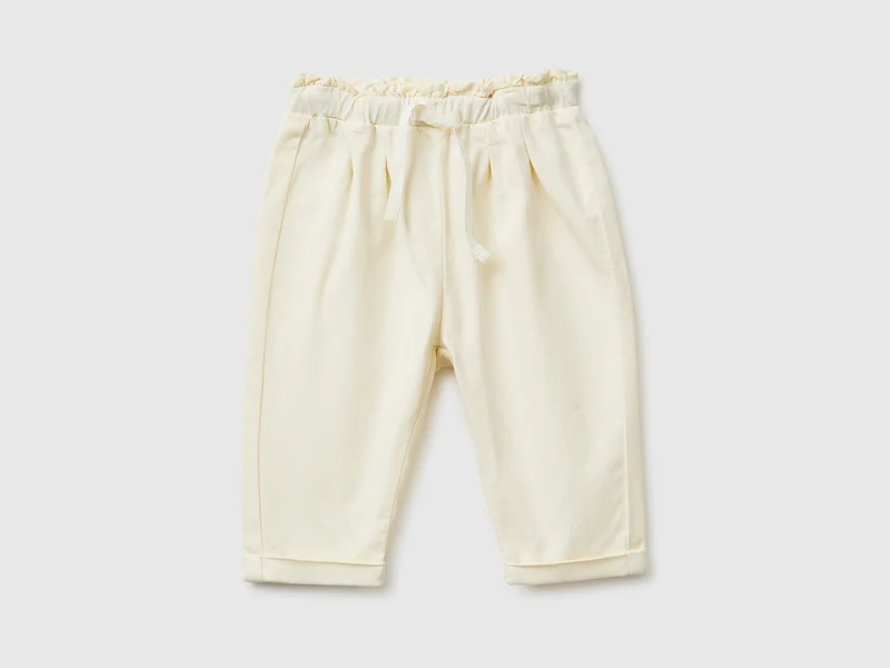 Hose mit Mini-Rüschen