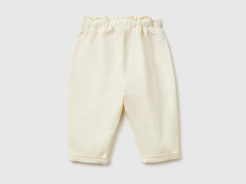 Hose mit Mini-Rüschen