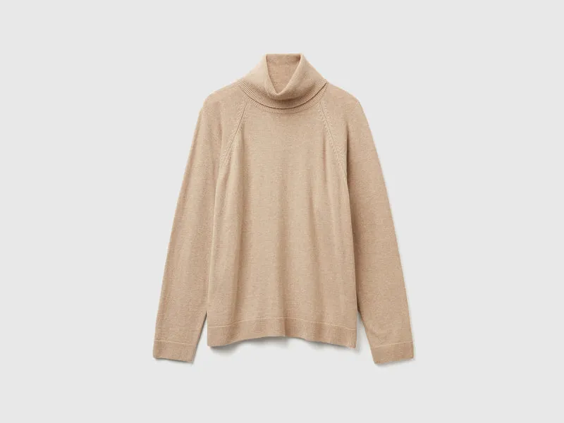 Beiger Rollkragenpullover aus Woll-Kaschmir-Mix