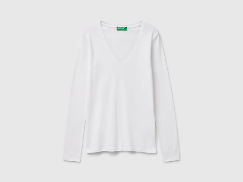 Weißes T-Shirt mit V-Ausschnitt