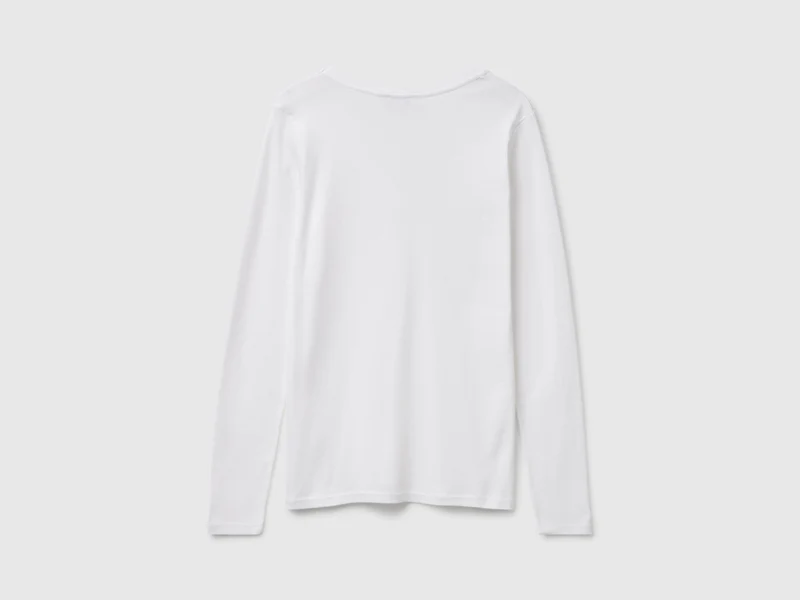 Weißes T-Shirt mit V-Ausschnitt
