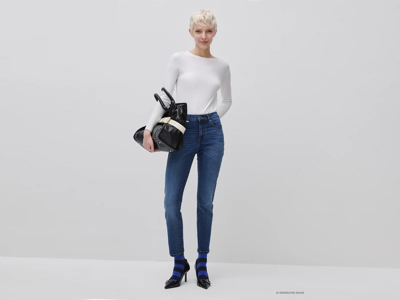 Hochgeschnittene Slim-Fit-Jeans