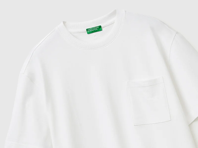T-Shirt mit Tasche