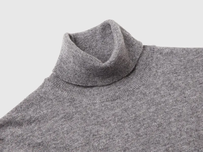 Mausgrauer Rollkragenpullover aus reiner Merinowolle