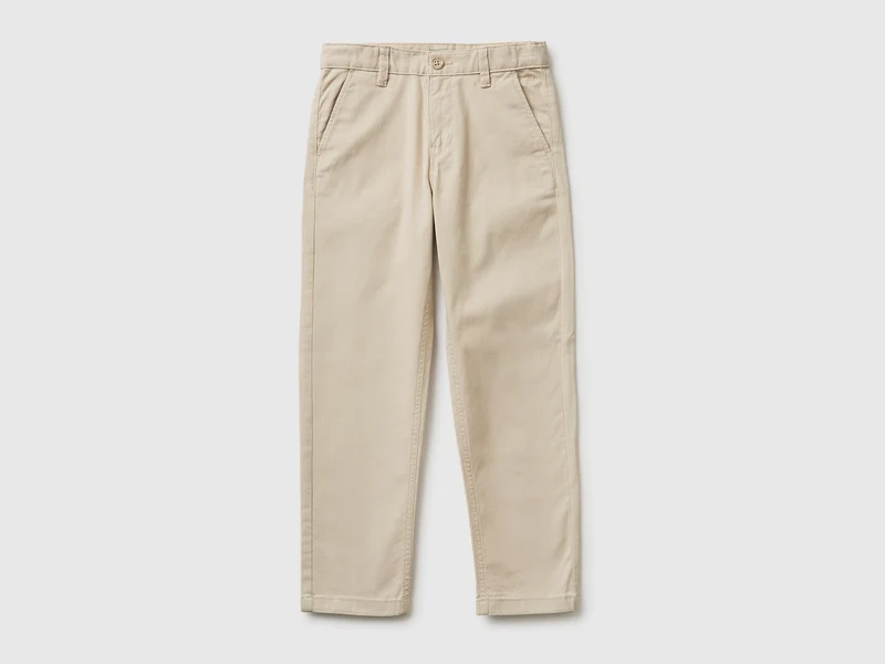 Schmal geschnittene Chinos aus Stretch-Baumwolle