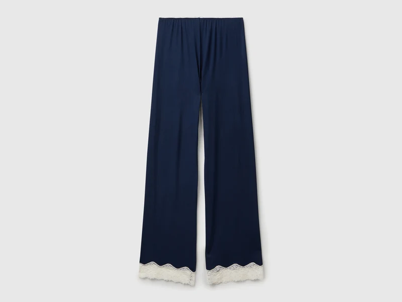 Fließende Hose mit Spitze