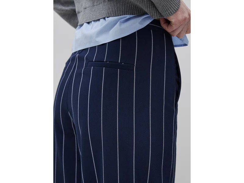 Weit geschnittene Nadelstreifenhose