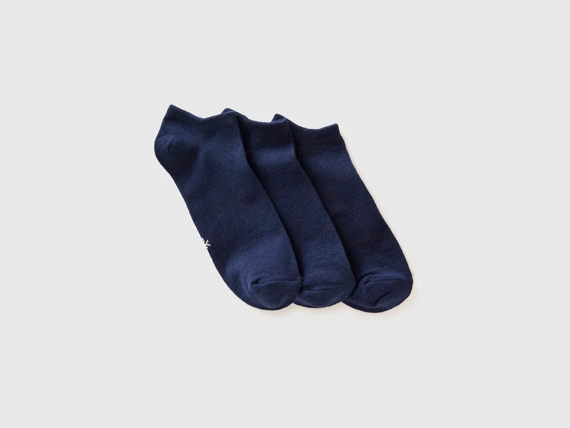 Drei Paar einfarbige kurze Socken