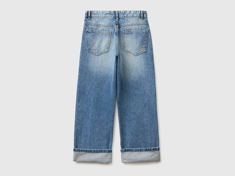 Gerade geschnittene Jeans mit Umschlag