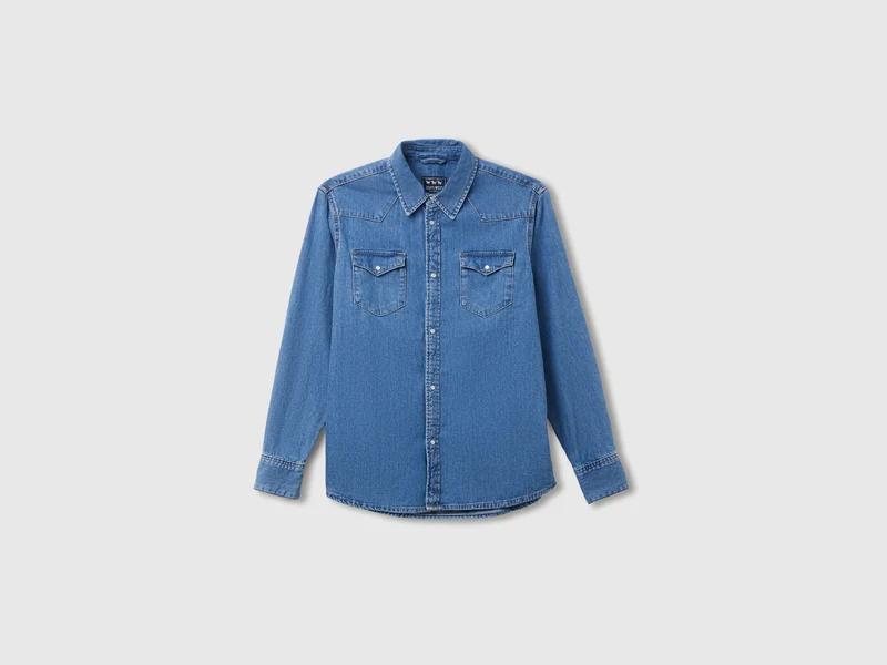 Helles Jeanshemd im Western-Stil