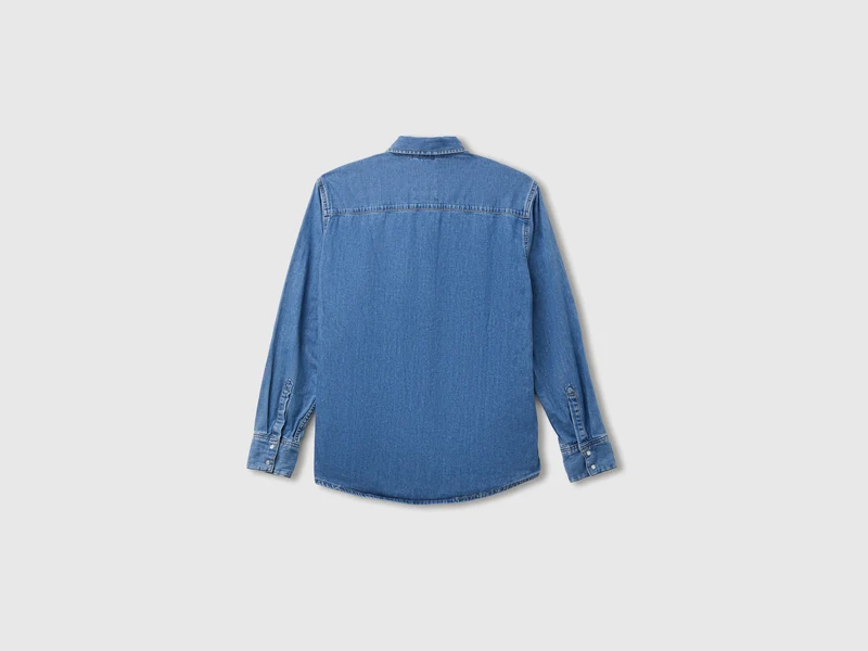 Helles Jeanshemd im Western-Stil