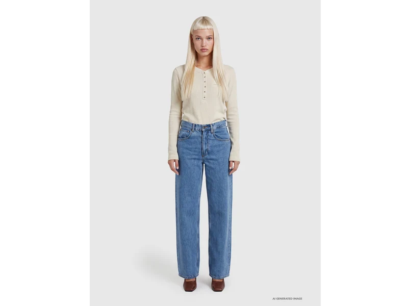 Jeans mit weiter Passform und heller Waschung