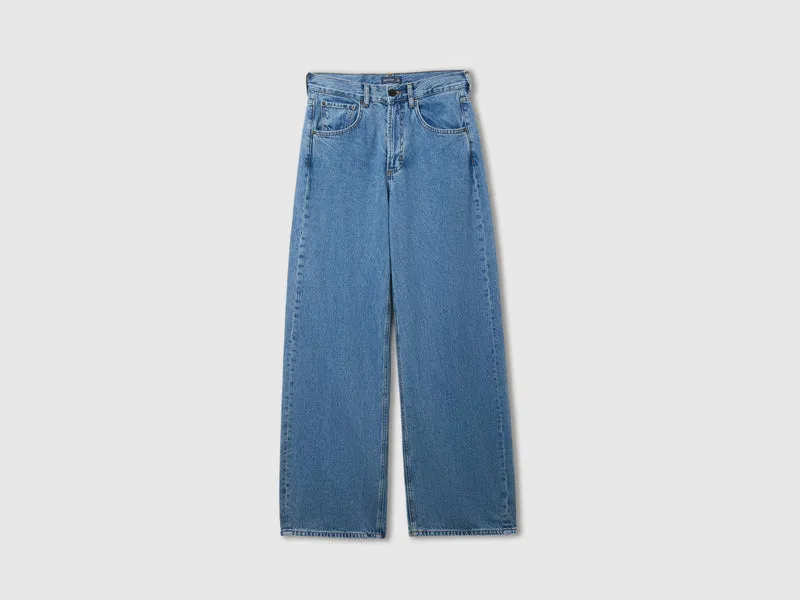 Jeans mit weiter Passform und heller Waschung