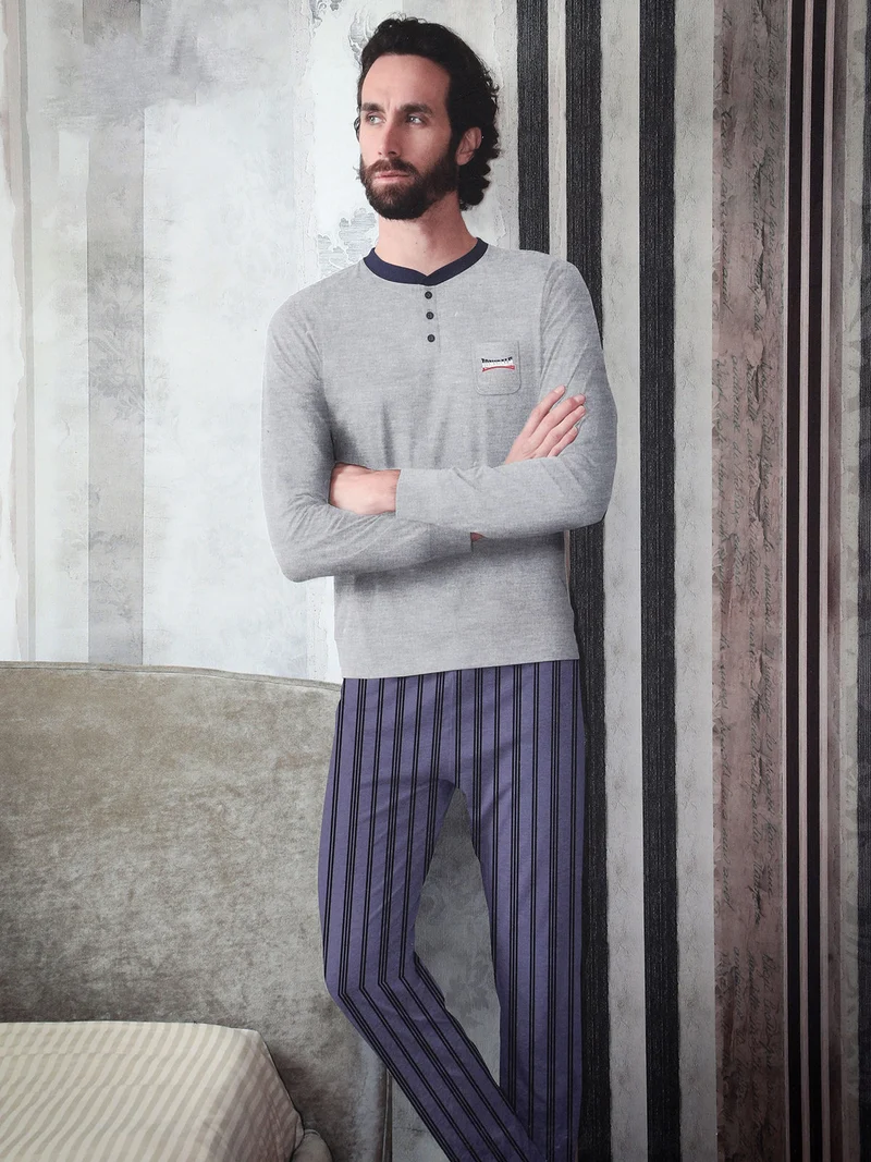 Pigiama lungo da uomo in cotone con pantaloni a righe - grigio