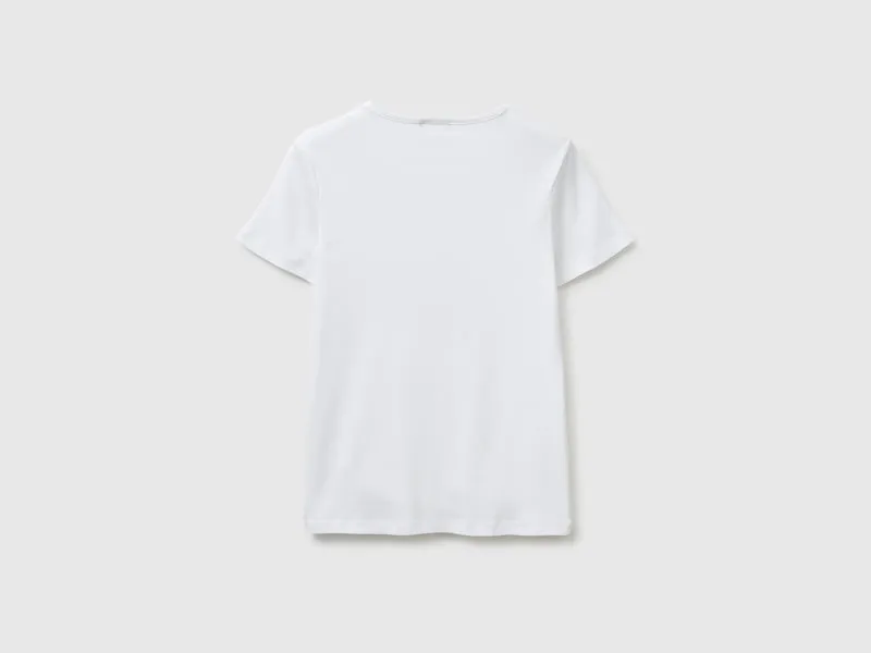 Schmal geschnittenes T-Shirt mit Rundhalsausschnitt