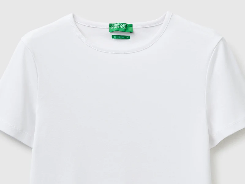 Schmal geschnittenes T-Shirt mit Rundhalsausschnitt