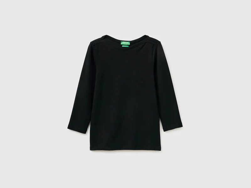 Schmal geschnittenes T-Shirt mit U-Boot-Ausschnitt