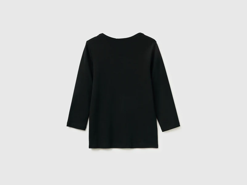 Schmal geschnittenes T-Shirt mit U-Boot-Ausschnitt