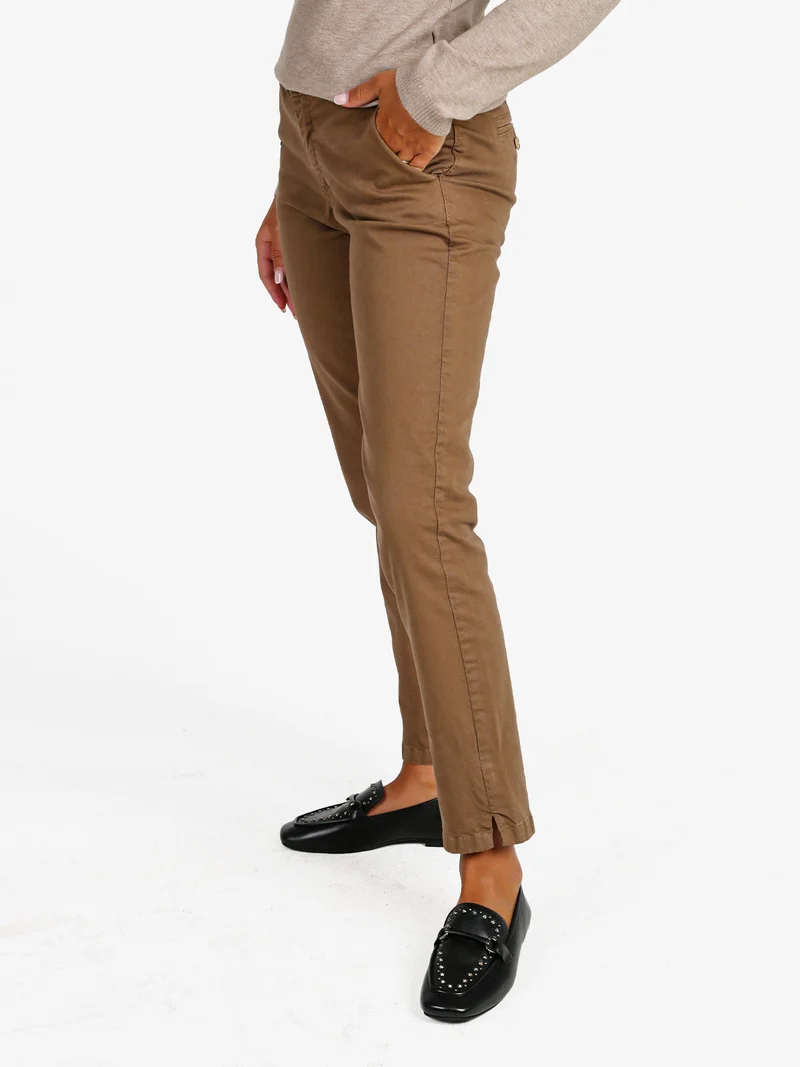 Pantaloni donna slim fit a vita bassa - marrone