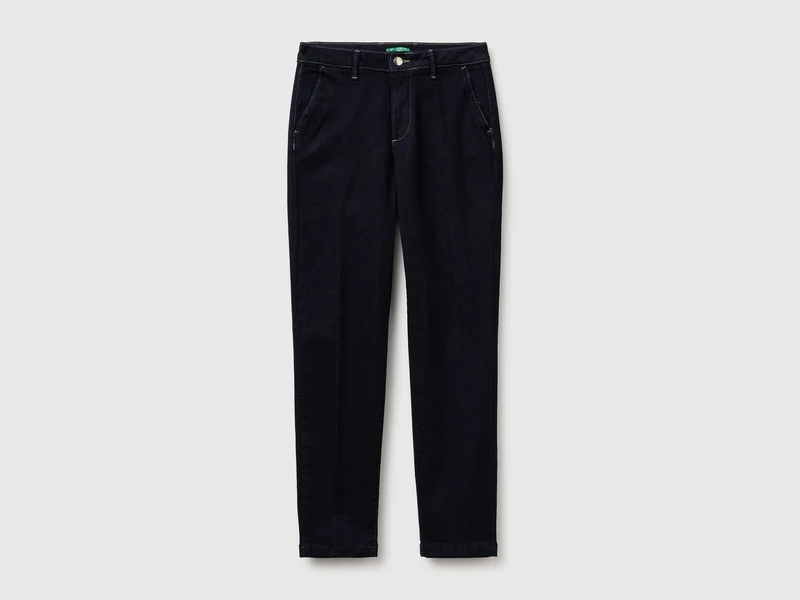 Slim-Fit-Jeans und Chinos