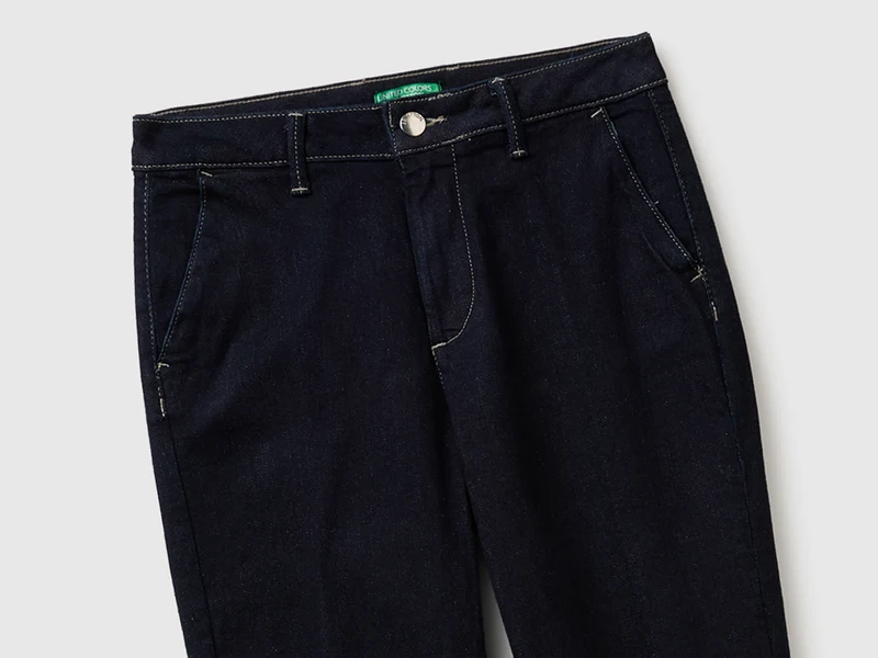 Slim-Fit-Jeans und Chinos