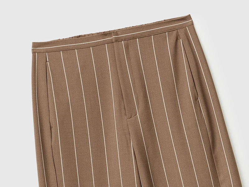 Weit geschnittene Nadelstreifenhose