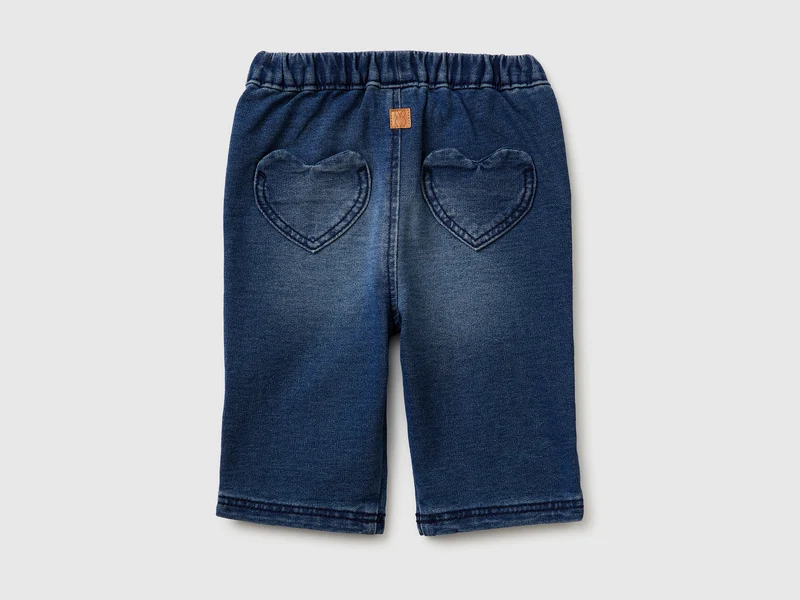 Jeans mit Blumenstickerei